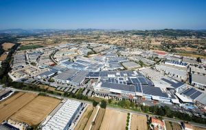 Servizio fotografico aereo pannelli solari-fotografia aerea-Zona industriale Fano-Pesaro-Marche-Fotografia aerea rendering