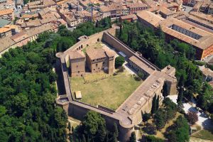 Fotografia  aerea Rocca di Cesena - Romagna-fotografia aerea  centro storico Cesena - servizio fotografico aereo-visione castello 
